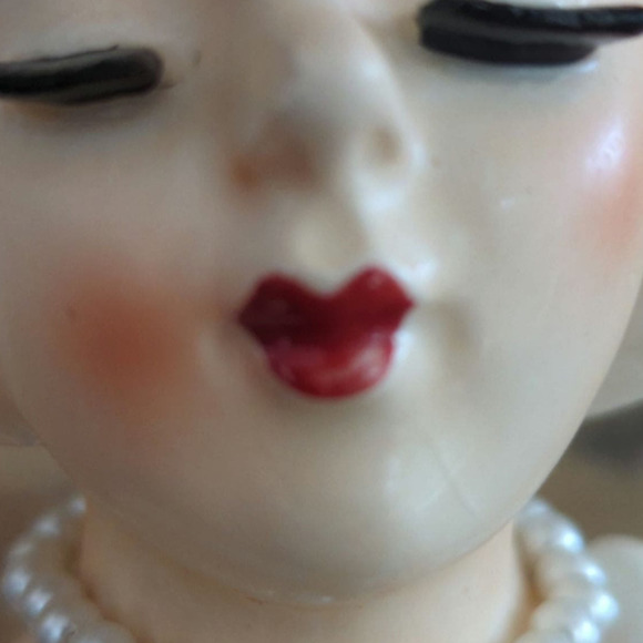 Vtg 4.25" Lefton Lady Head Vase Pearlescent White Dress and Hat Pearl Necklace - Picture 9 of 11